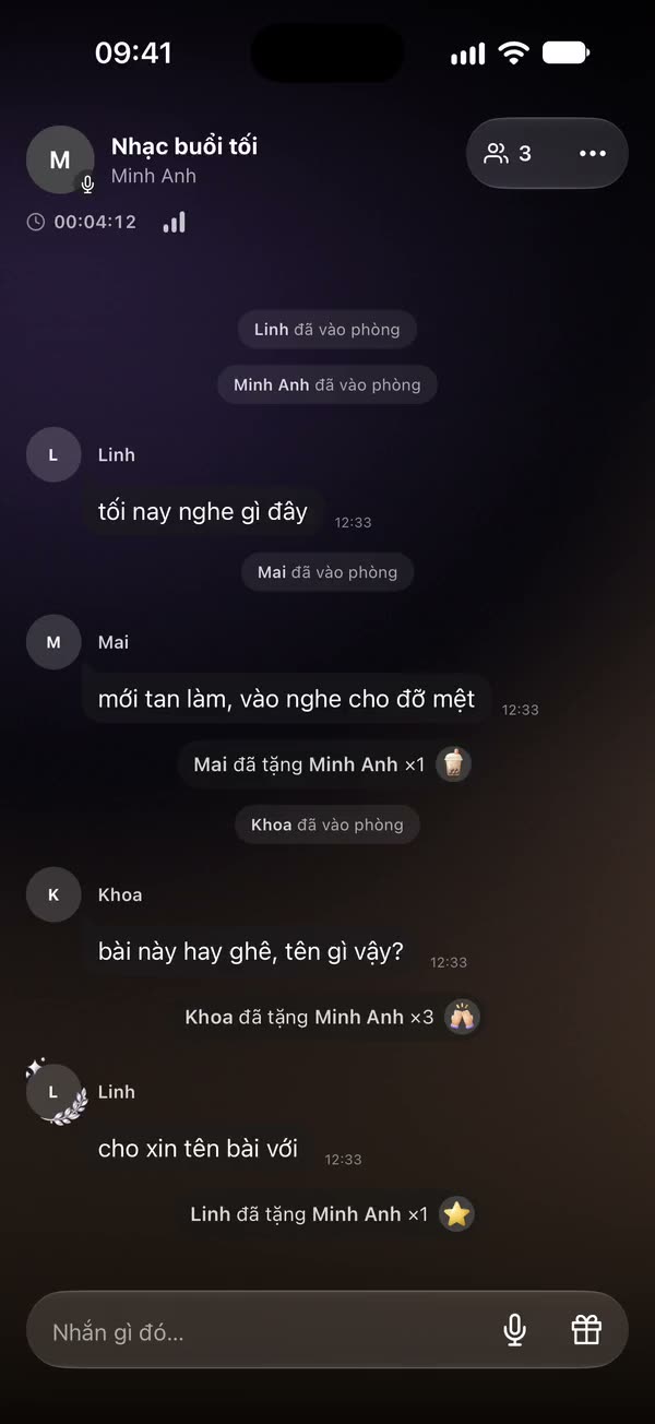 Một phòng live trong Nghe: host đang nói, người nghe vào phòng và nhắn vài lời.